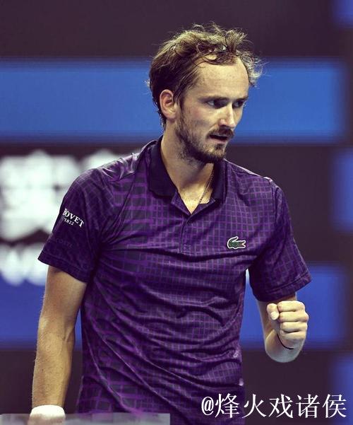梅德韦杰夫决胜盘退赛 勒纳-钱首次闯入巡回赛决赛